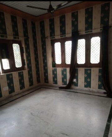 Room in 2 BHK Villa at Aliganj – for Rent