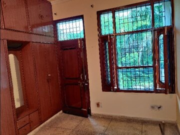 Room in 3 BHK Builder Floor at Sector 49 – for Rent