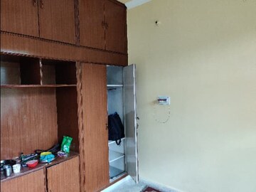 Furnished Amenities in 3 BHK Builder Floor at Sector 49 – for Rent