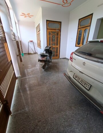 Parking in 2 BHK Independent House at Jankipuram – for Rent