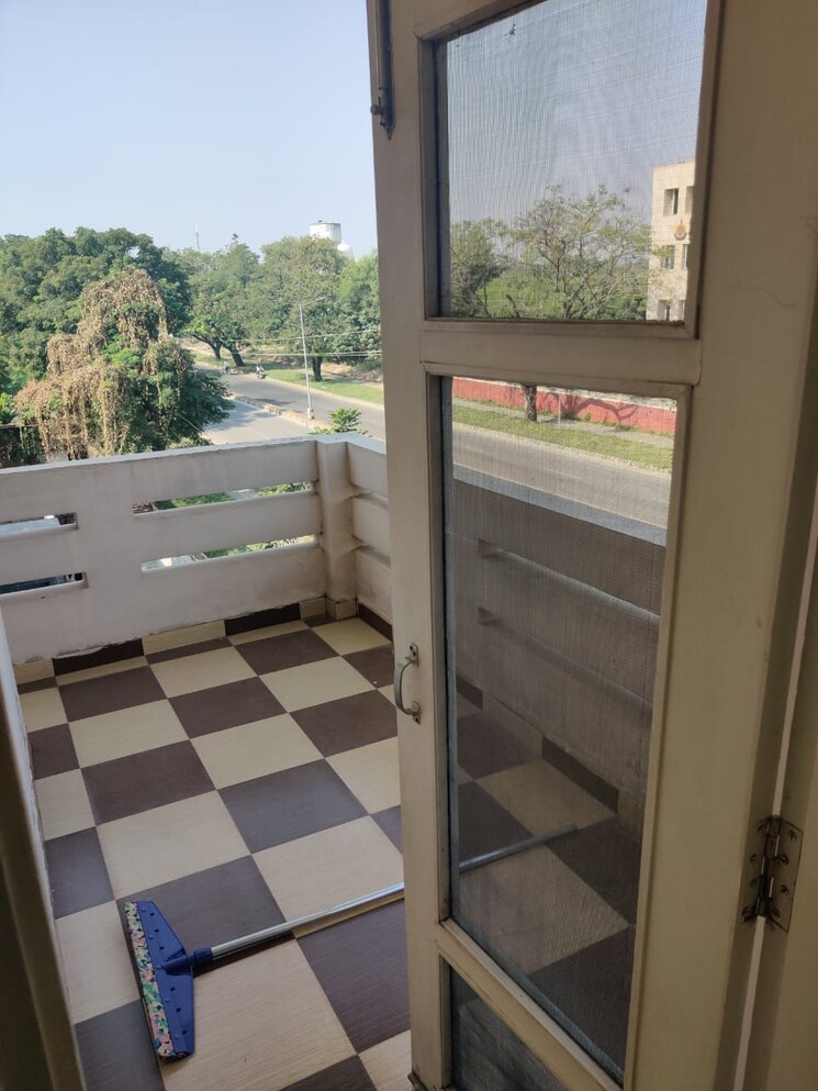 Balcony, sector 38 1 Bedroom 800 Sq.Ft. Builder Floor In Sector 38 Chandigarh 8759940