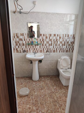 Bathroom in 1 BHK Builder Floor at Sector 38 – for Rent