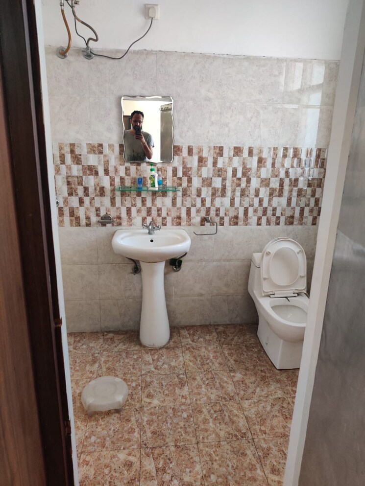 Bathroom, sector 38 1 Bedroom 800 Sq.Ft. Builder Floor In Sector 38 Chandigarh 8759940