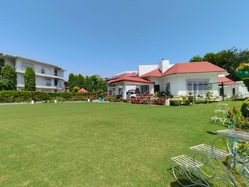 5 BHK Independent House – Garden View at Sainik Farm - for Rent