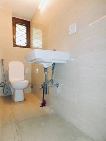 Master Bedroom in 5 BHK Independent House at Sainik Farm – for Rent