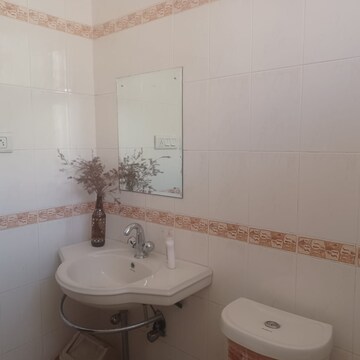 Bathroom in 1 BHK Builder Floor at Sector 49 – for Rent