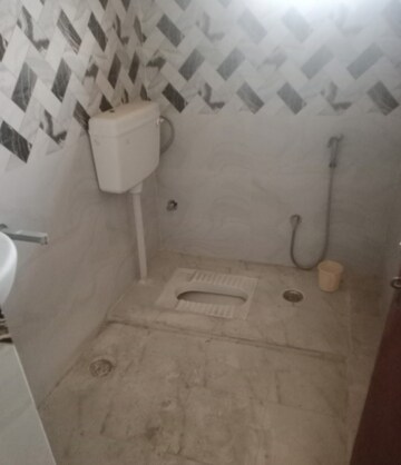 Bathroom in 2 BHK Villa at Jankipuram – for Rent