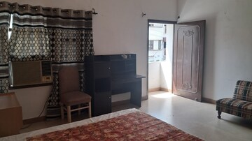 Living Room in 1 RK Builder Floor at Sector 27 – for Rent