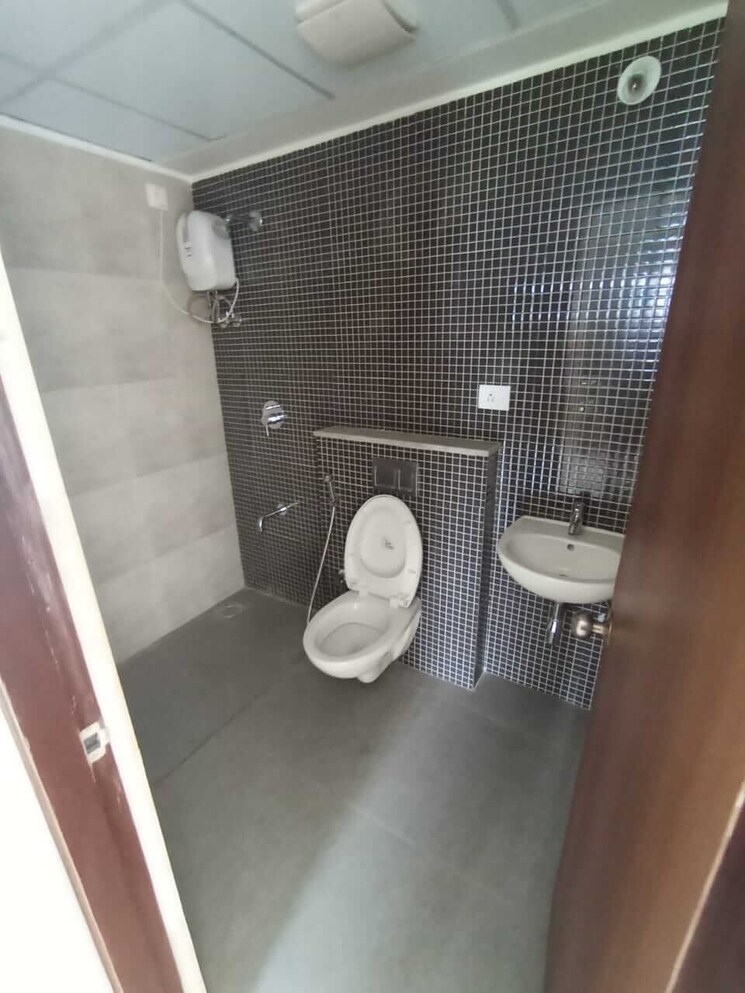 Bathroom, lodha-palava-downtown 2 Bedroom 585 Sq.Ft. Apartment In Dombivli East Thane 8759958