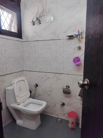 Bathroom in 2.5 BHK Builder Floor at Sushant Tower, Sector 56 – for Sale