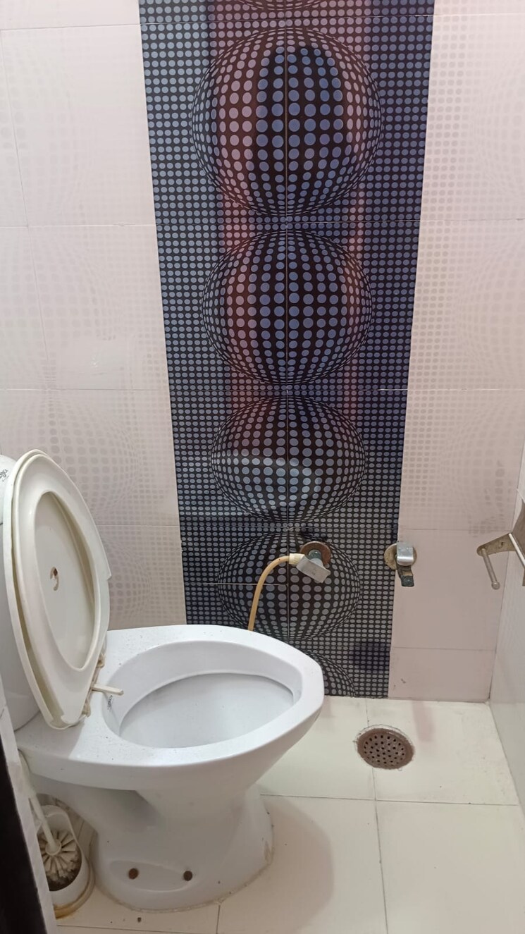 Bathroom, sector 15 2 Bedroom 1200 Sq.Ft. Independent House In Sector 15 Noida 8759969