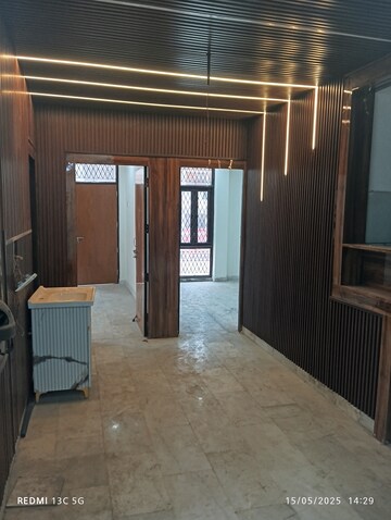 Room in 4 BHK Builder Floor at Shalimar Garden – for Sale