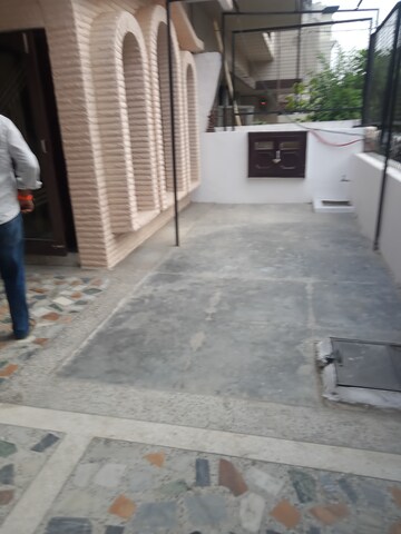 Parking in 3 BHK Independent House at Aliganj – for Rent