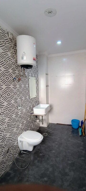 Bathroom in 2 BHK Builder Floor at Unitech South City 1, South City 1 – for Rent