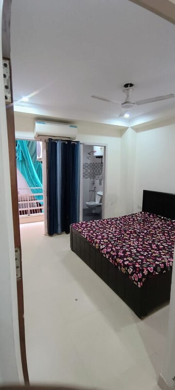 Bedroom in 2 BHK Builder Floor at Unitech South City 1, South City 1 – for Rent