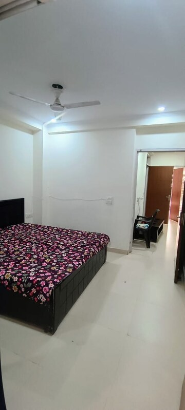 Bedroom in 2 BHK Builder Floor at Unitech South City 1, South City 1 – for Rent