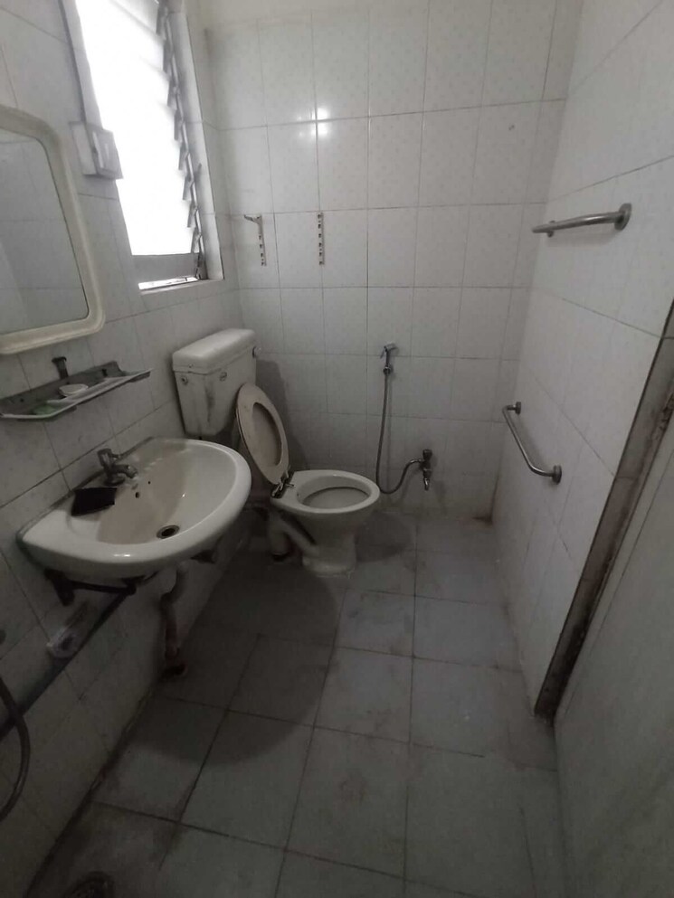 Bathroom, bhusari colony 2 Bedroom 1050 Sq.Ft. Apartment In Bhusari Colony Pune 8760028