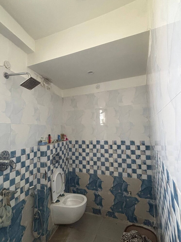 Bathroom, hong-kong-bazaar 1 Bedroom 540 Sq.Ft. Apartment In Sector 57 Gurgaon 8760078