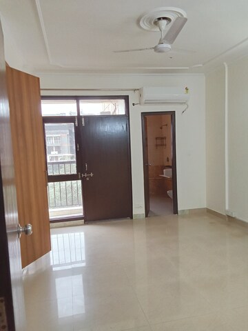 Room in 3 BHK Apartment at B2 Green Glade Apartments, Vasant Kunj – for Rent