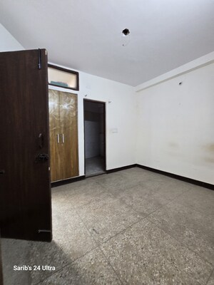 Room in 3 BHK Builder Floor at Sukhdev Vihar – for Sale