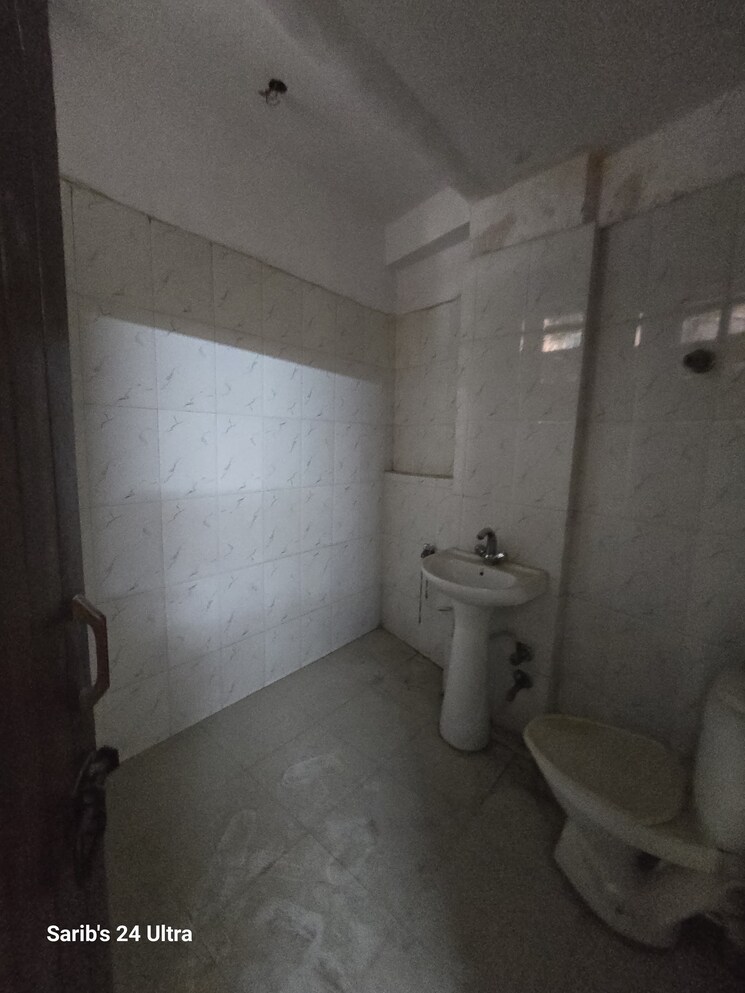Bathroom, sukhdev vihar 3 Bedroom 2250 Sq.Ft. Builder Floor In Sukhdev Vihar Delhi 8760118