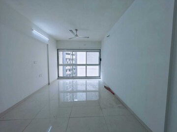Room in 2 BHK Apartment at Godrej Central, Chembur – for Rent