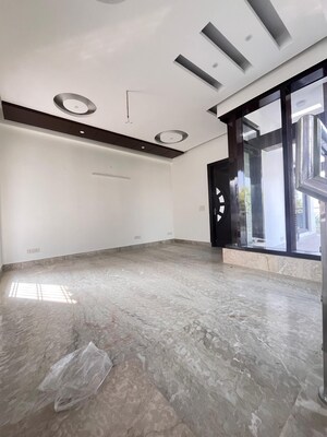 Room in 6+ BHK Villa at Sector 36 – for Sale