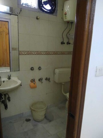 Bathroom in 2 BHK Builder Floor at Lajpat Nagar 4 – for Rent