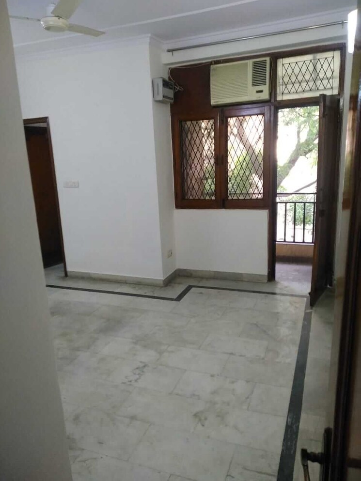 Room, lajpat nagar 4 2 Bedroom 1000 Sq.Ft. Builder Floor In Lajpat Nagar 4 Delhi 8760165