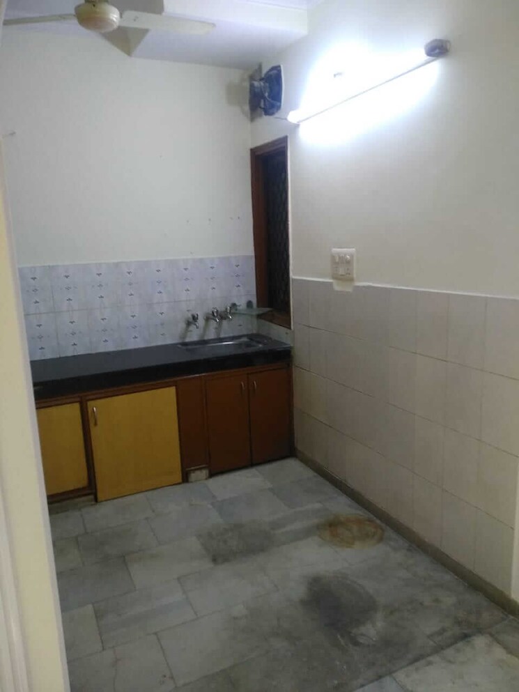 Room, lajpat nagar 4 2 Bedroom 1000 Sq.Ft. Builder Floor In Lajpat Nagar 4 Delhi 8760165