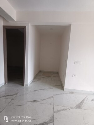 Building Lobby in 3.5 BHK Builder Floor at M3M Soulitude, Sector 89 – for Sale