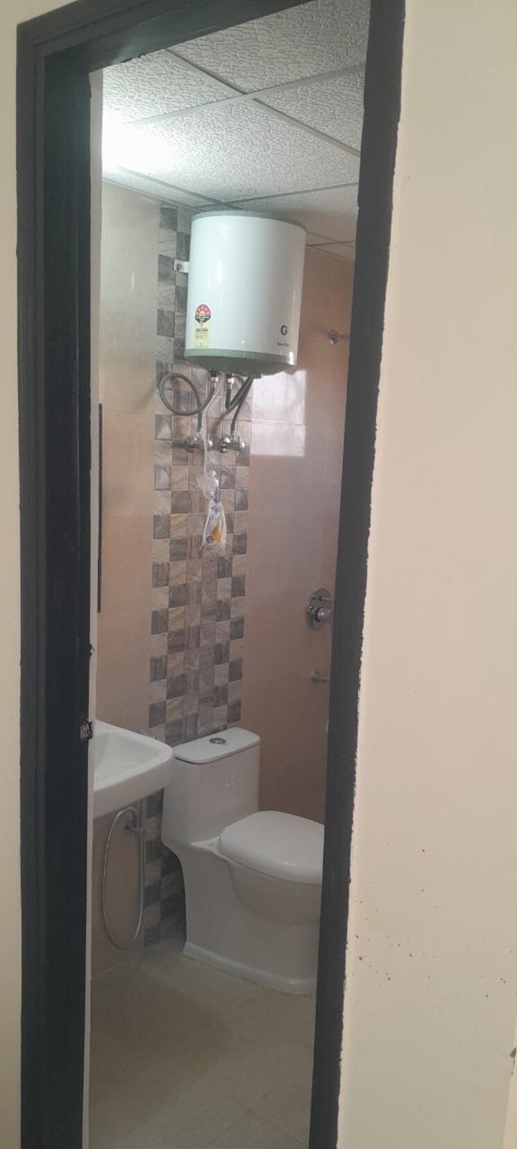 Bathroom, signature-global-park-4-and-5 2.5 Bedroom 1081 Sq.Ft. Builder Floor In Sohna Sector 36 Gurgaon 8760247