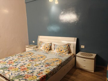 Bedroom in 1 BHK Apartment at Paramount Golfforeste, Zeta I Greater Noida – for Rent