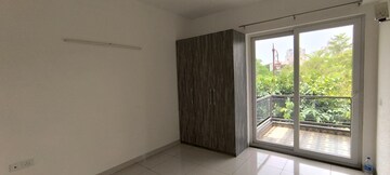Room in 3 BHK Builder Floor at BPTP Amstoria, Sector 102 – for Rent