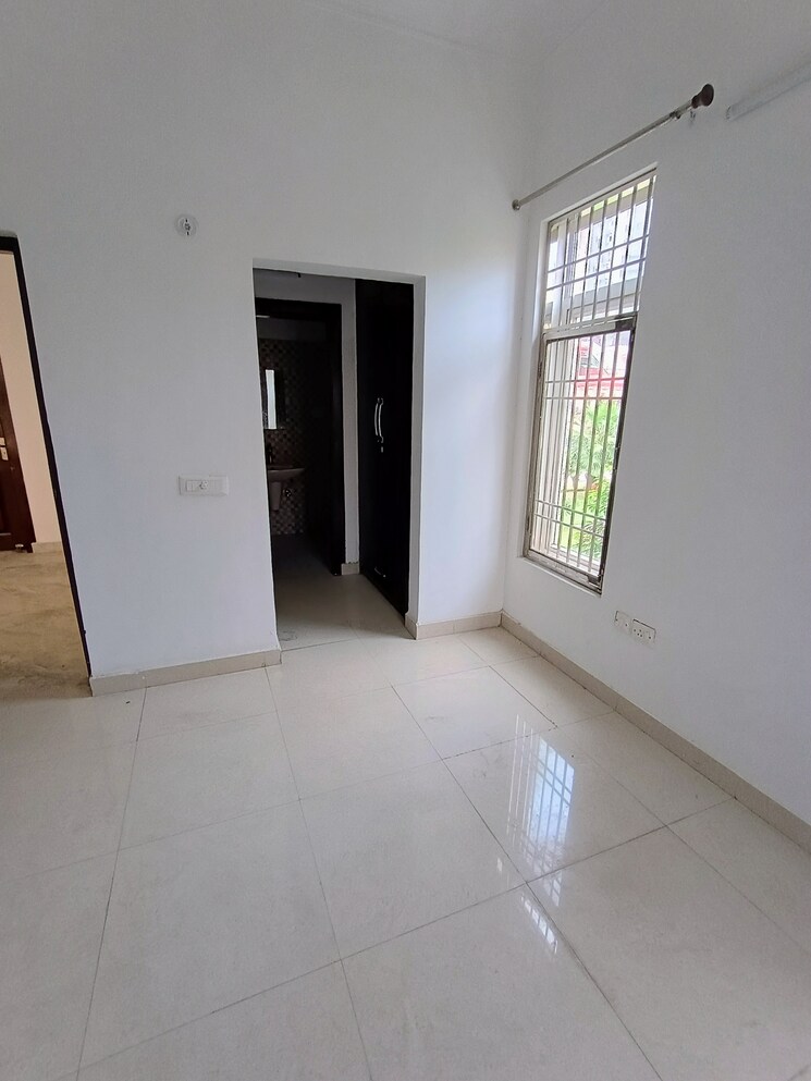 Room, amrapali-leisure-valley 3 Bedroom 1825 Sq.Ft. Villa In Tech Zone 4 Greater Noida Greater Noida 8760342