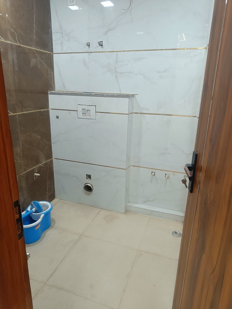Bathroom, burari 2 Bedroom 70 Sq.Yd. Builder Floor In Burari Delhi 8760352