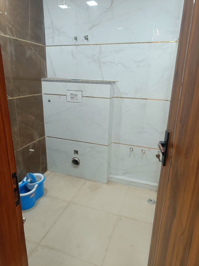 Bathroom, burari 2 Bedroom 70 Sq.Yd. Builder Floor In Burari Delhi 8760352