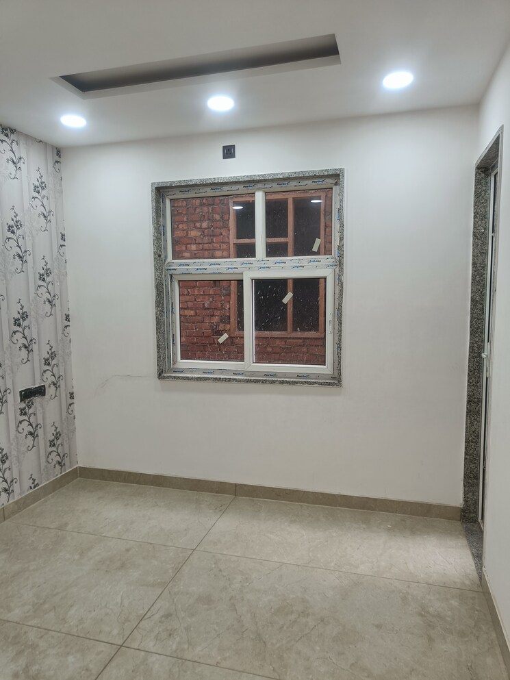 Room, burari 3 Bedroom 100 Sq.Yd. Builder Floor In Burari Delhi 8760370