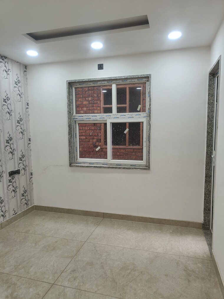 Room, burari 3 Bedroom 100 Sq.Yd. Builder Floor In Burari Delhi 8760370