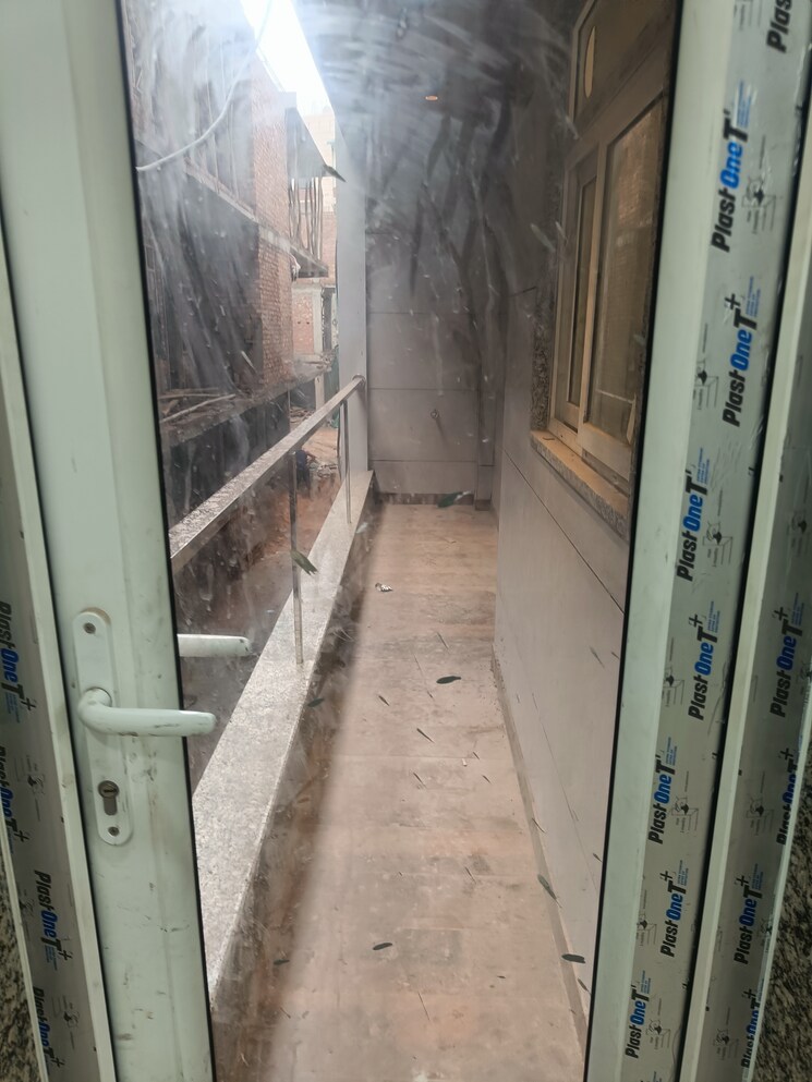 Balcony, burari 3 Bedroom 100 Sq.Yd. Builder Floor In Burari Delhi 8760370