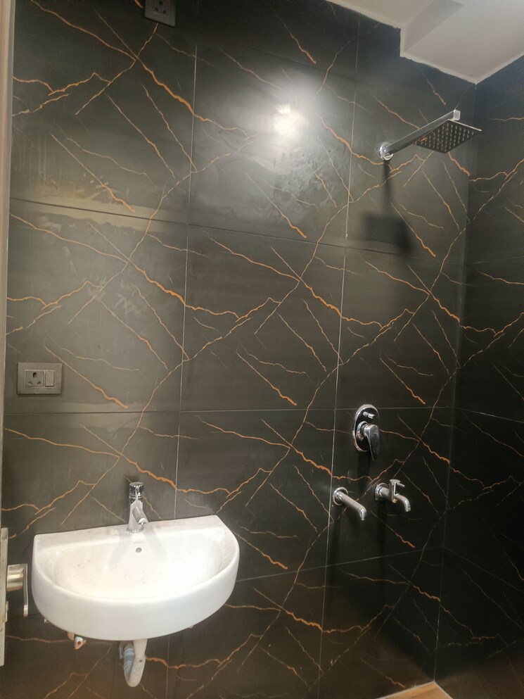 Bathroom, burari 3 Bedroom 100 Sq.Yd. Builder Floor In Burari Delhi 8760370