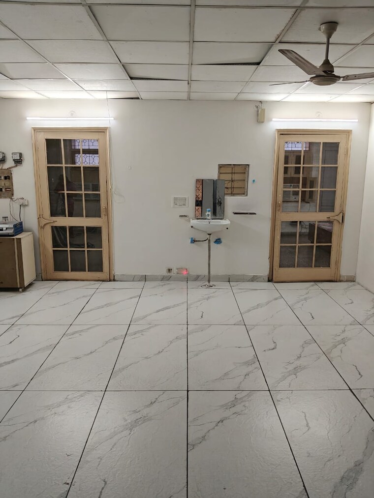 Room, sector 19 5 Bedroom 1600 Sq.Ft. Independent House In Sector 19 Noida 8760374