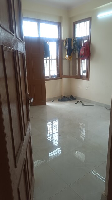 Room in 3 BHK Apartment at Kalyan Apartment, Indira Nagar – for Rent
