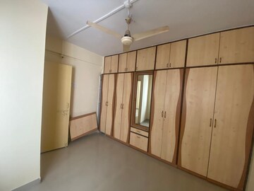 Room in 3 BHK Apartment at Pinnacle Kalpataru, Erandwane – for Rent