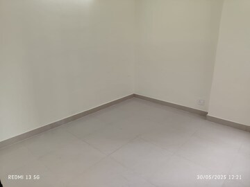 Room in 3 BHK Apartment at Amrapali Enchante, Tech Zone 4 Greater Noida – for Rent