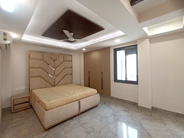 Room in 4 BHK Apartment at Greater Kailash – for Rent