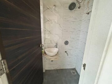 Attached Bathroom in 1.5 BHK Apartment at Sanskruti Splendour, Dahisar East – for Rent