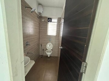 Bathroom in 1.5 BHK Apartment at Sanskruti Splendour, Dahisar East – for Rent