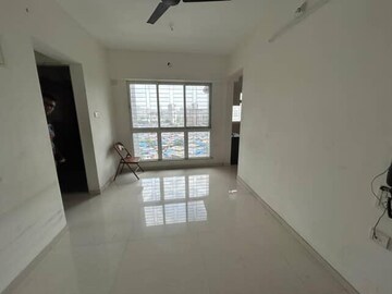 Living Room in 1.5 BHK Apartment at Sanskruti Splendour, Dahisar East – for Rent