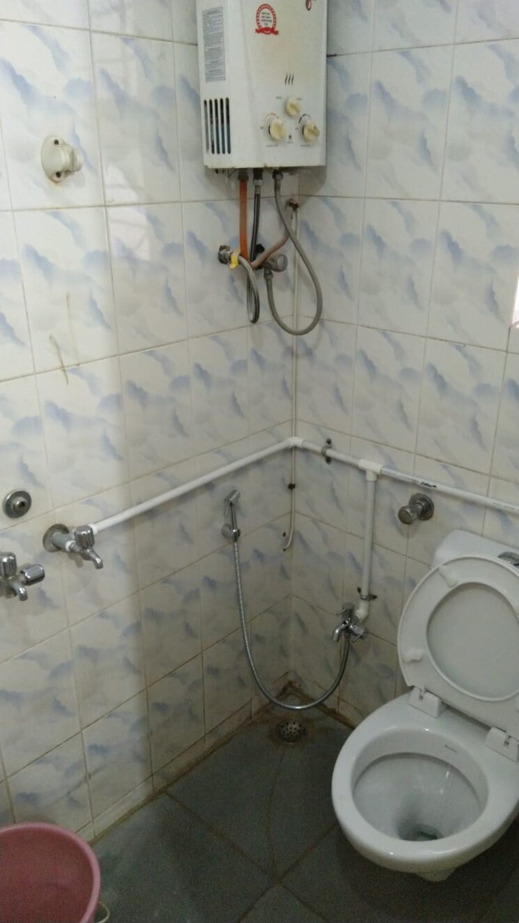 Bathroom, tarangan-apartment 2 Bedroom 816 Sq.Ft. Apartment In Kothrud Pune 8760451